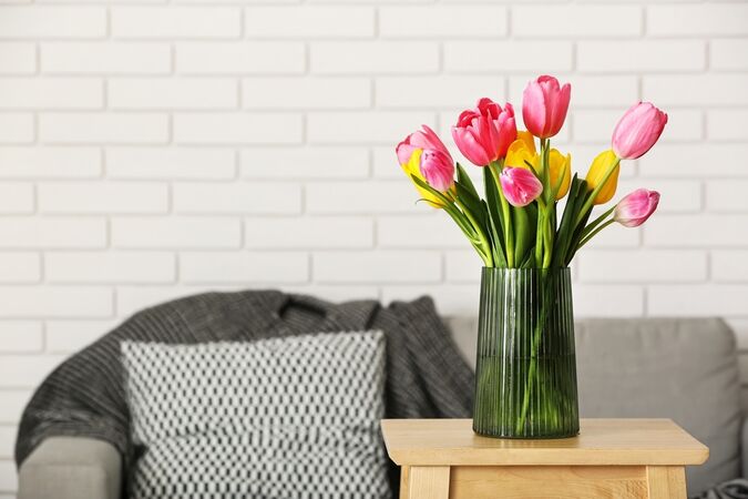 A vase of tulips