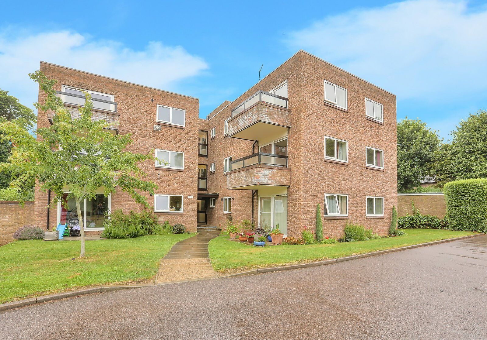 2 bedroom  flat for sale Stakers Court, Milton Road, AL5, main image