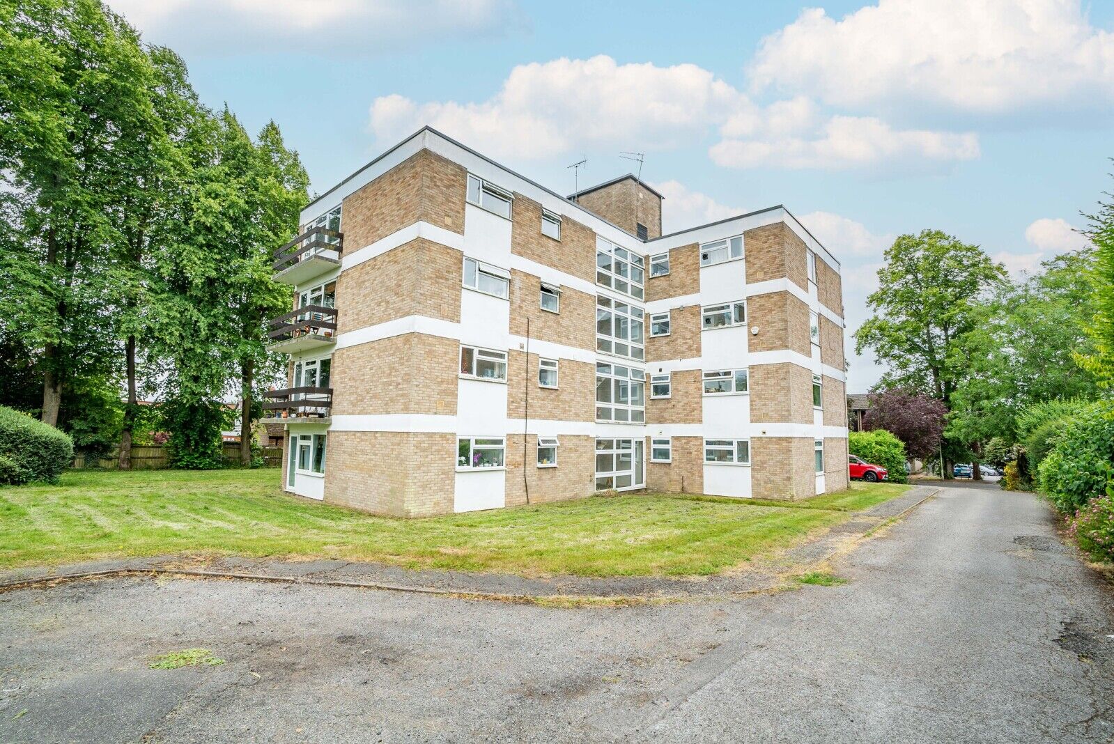 2 bedroom  flat to rent, Available from 23/09/2024 Chiltern Court, AL5, main image