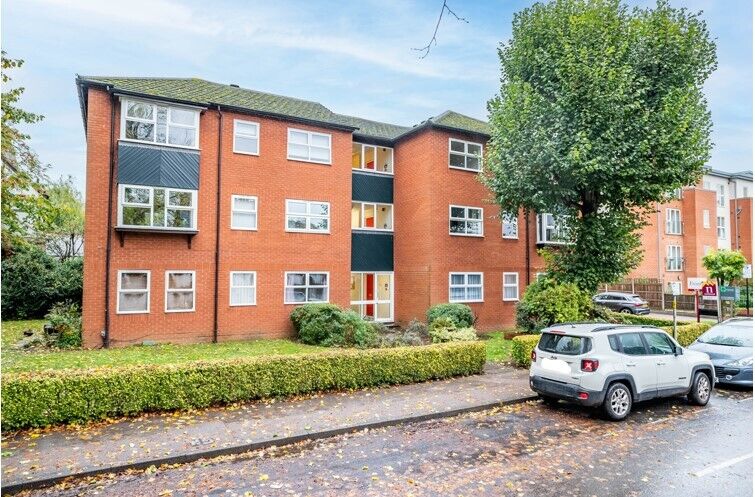 2 bedroom  flat for sale Lime Tree Place, St. Albans, AL1, main image