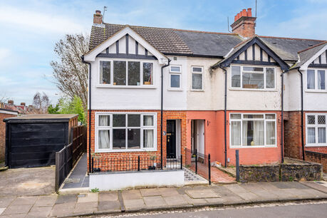 3 bedroom end terraced house for sale
