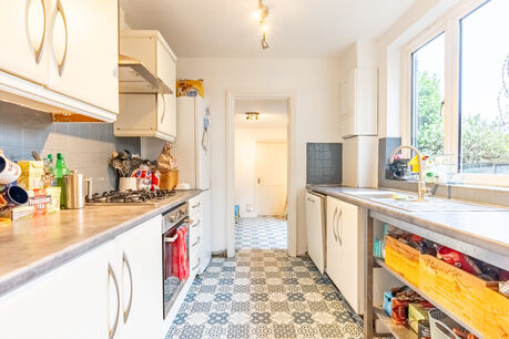 3 bedroom mid terraced house to rent, Available from 26/04/2024