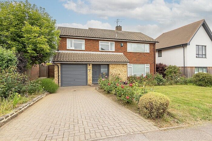 4 bedroom detached house to rent, Available from 16/05/2024 Tuffnells Way, Harpenden, AL5, main image