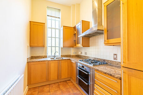 2 bedroom  flat to rent, Available from 10/05/2024