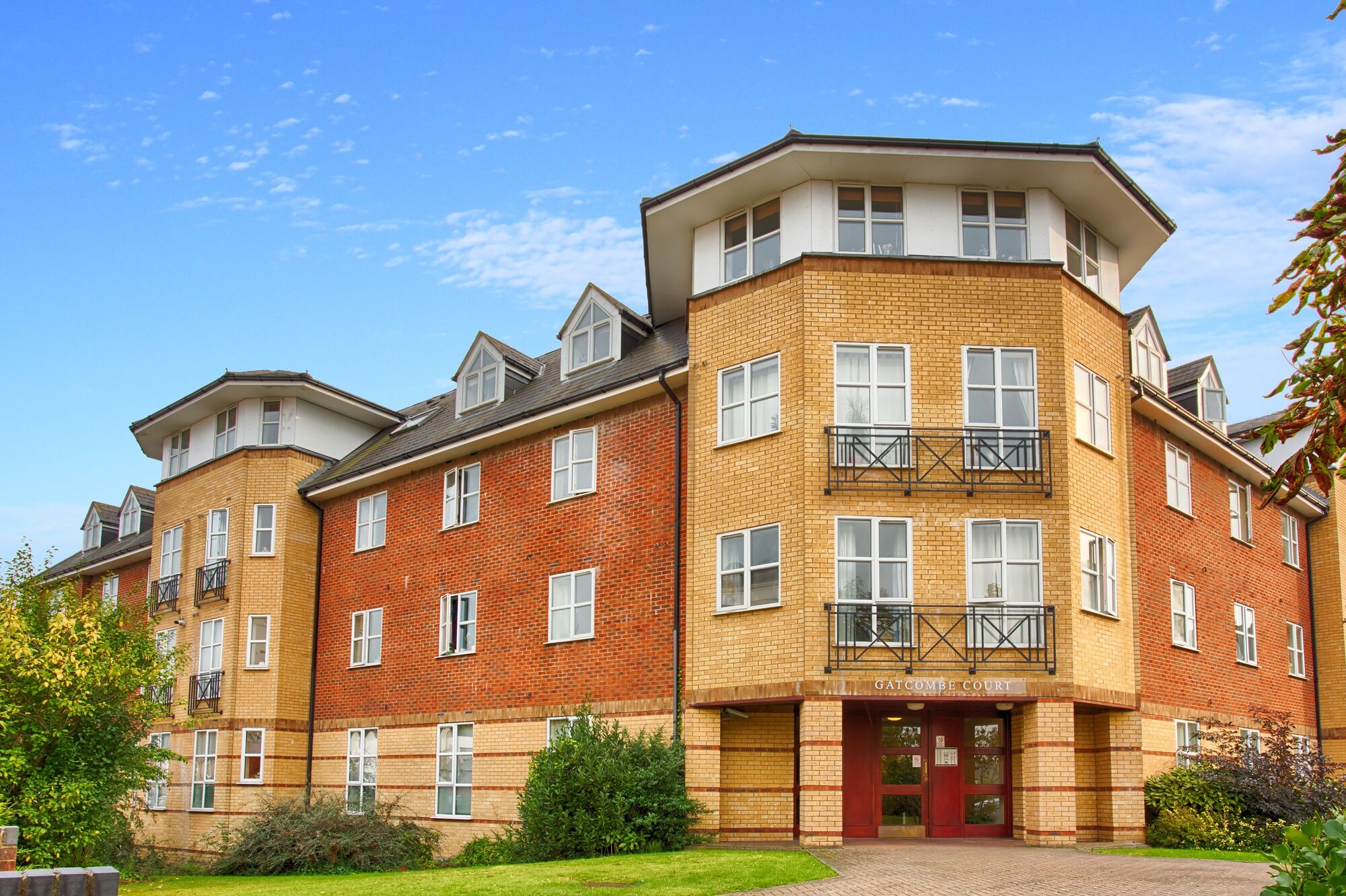 2 bedroom  flat to rent, Available from 04/07/2024 Gatcombe Court, Dexter Close, AL1, main image