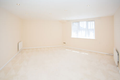 2 bedroom  flat to rent, Available from 04/07/2024