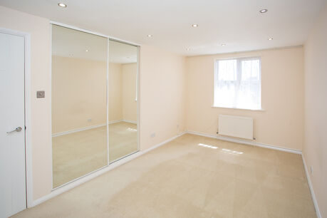 2 bedroom  flat to rent, Available from 04/07/2024