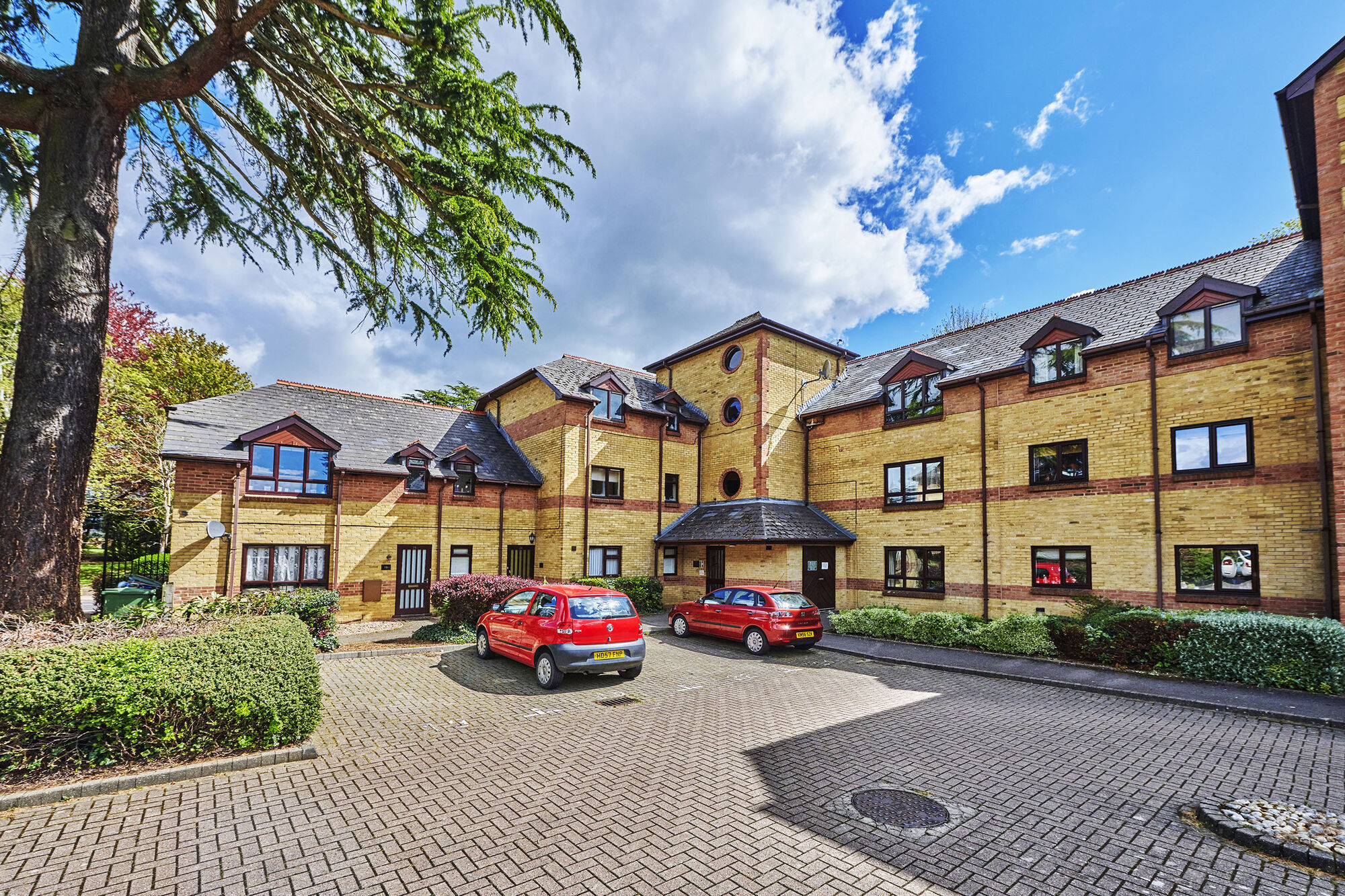 2 bedroom  flat to rent, Available from 27/05/2024 Brooklands Court, St Albans, AL1, main image