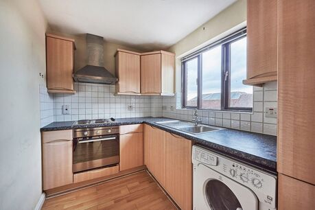 2 bedroom  maisonette to rent, Available from 17/05/2024