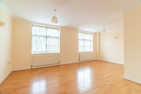2 bedroom  flat to rent, Available from 05/07/2024