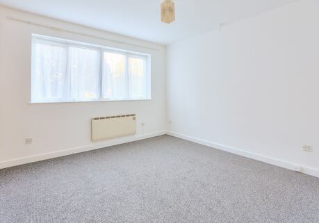 2 bedroom  flat to rent, Available from 15/05/2024